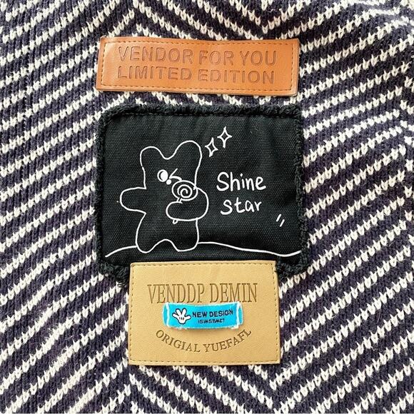 LEDiN Women's Cute PuPu Patch Oversized Cardigan Sweater Navy Cream Chevron M - Picture 7 of 13